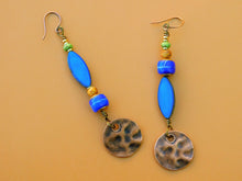 Load image into Gallery viewer, Hammered Copper and African Trade Bead Earrings
